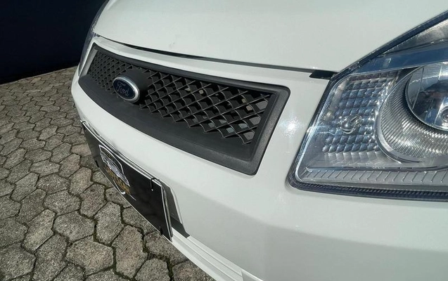 imagem-https://www.socarrao.com.br/sc-vehicle-images-prod/3883665/1789581720877-7867645_19_B_575d6cc3ce.jpeg
