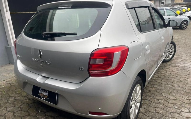 imagem-https://www.socarrao.com.br/sc-vehicle-images-prod/3883669/1789581722347-7940577_16_B_856a94932d.jpeg