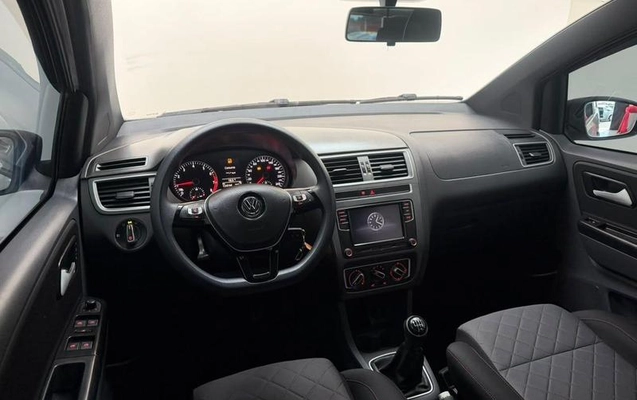 imagem-https://www.socarrao.com.br/sc-vehicle-images-prod/3884096/1789582605574-8459537_12_B_894aaf00e8.jpeg