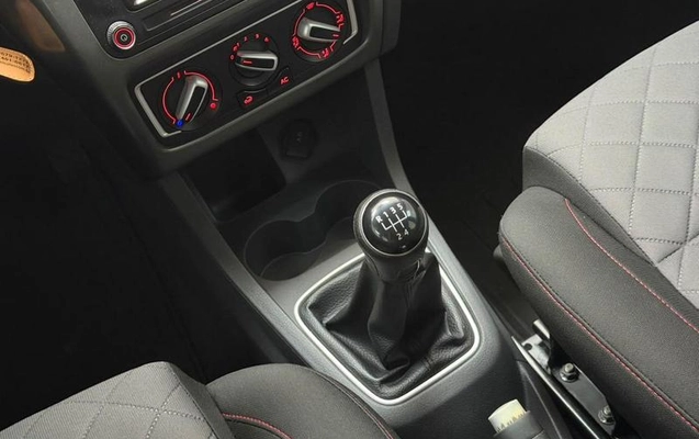 imagem-https://www.socarrao.com.br/sc-vehicle-images-prod/3884096/1789582605586-8459537_15_B_fe8b032fc8.jpeg
