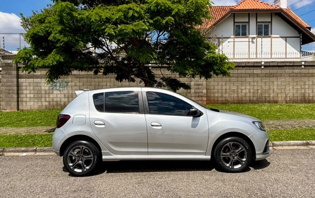 imagem-https://www.socarrao.com.br/sc-vehicle-images-prod/3884493/1789583584229-V2hhdHNBcHAgSW1hZ2UgMjAyNi0wOS0xNiBhdCAxMi4wMC4xOCAoMSkuanBlZw.jpeg