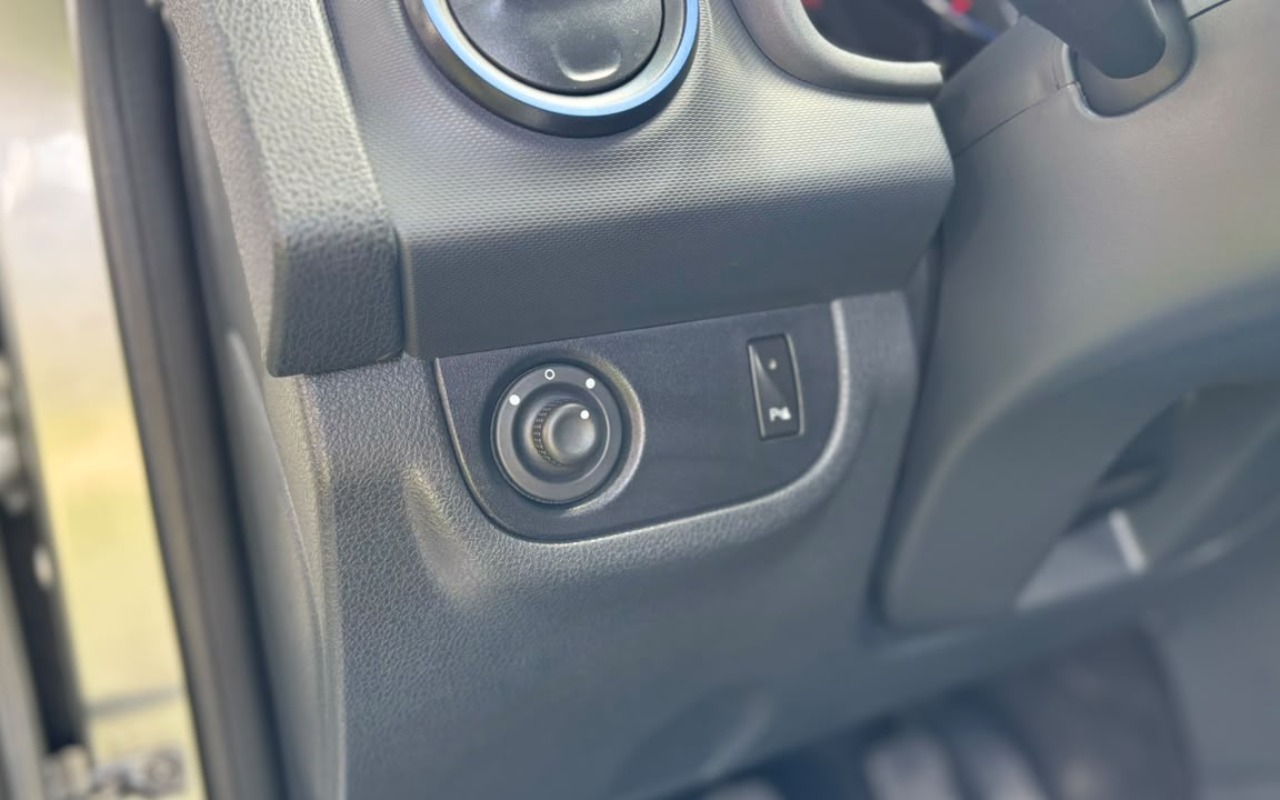 imagem-https://www.socarrao.com.br/sc-vehicle-images-prod/3884493/1789583585395-V2hhdHNBcHAgSW1hZ2UgMjAyNi0wOS0xNiBhdCAxMi4wMC4yNyAoMSkuanBlZw.jpeg