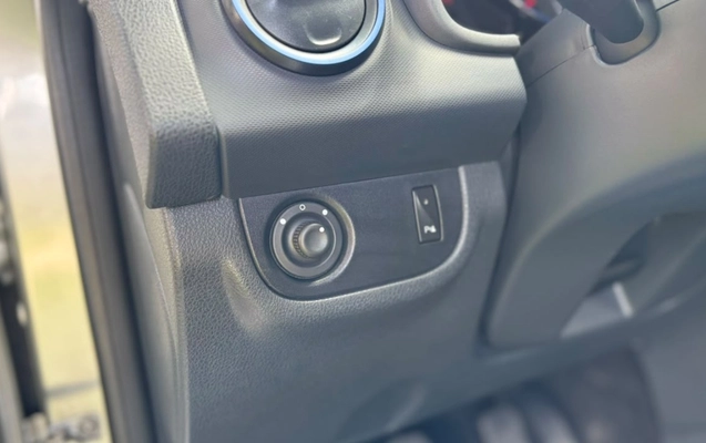 imagem-https://www.socarrao.com.br/sc-vehicle-images-prod/3884493/1789583585395-V2hhdHNBcHAgSW1hZ2UgMjAyNi0wOS0xNiBhdCAxMi4wMC4yNyAoMSkuanBlZw.jpeg