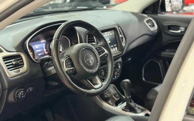 imagem-https://www.socarrao.com.br/sc-vehicle-images-prod/3884975/1789587909354-8475860_14_B_7b9dcf57f9.jpeg
