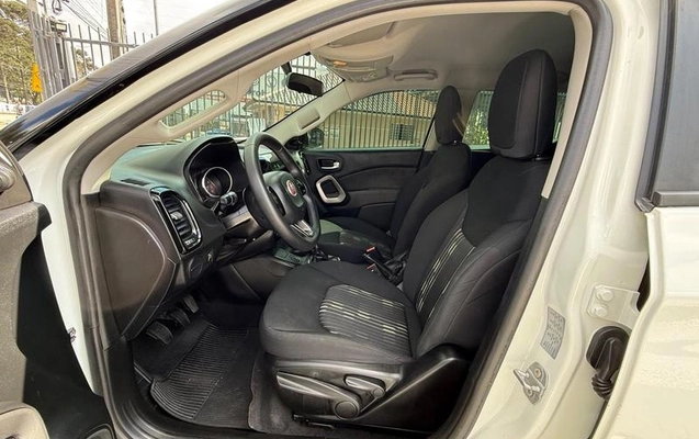 imagem-https://www.socarrao.com.br/sc-vehicle-images-prod/3885141/1789585094713-8440107_8_B_ba96895a7a.jpeg