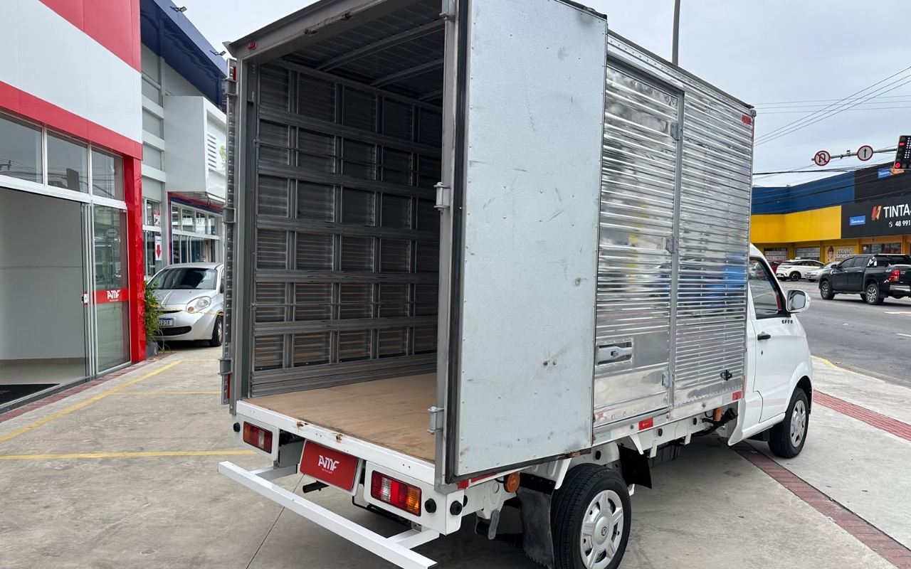 imagem-https://www.socarrao.com.br/sc-vehicle-images-prod/3885288/1789585577478-dHVrLmpwZWc.jpeg