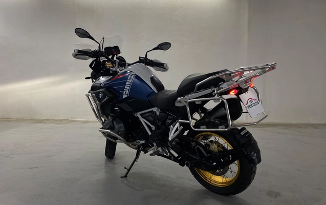 imagem-https://www.socarrao.com.br/sc-vehicle-images-prod/3885572/1789586026421-003_0e7f3898f66c0c223f896887c30fc805.jpeg