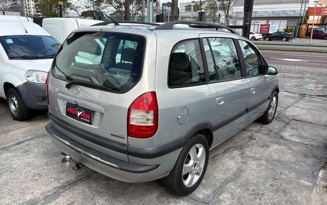imagem-https://www.socarrao.com.br/sc-vehicle-images-prod/3885586/1789586073126-8292217_13_B_24ee72b345.jpeg