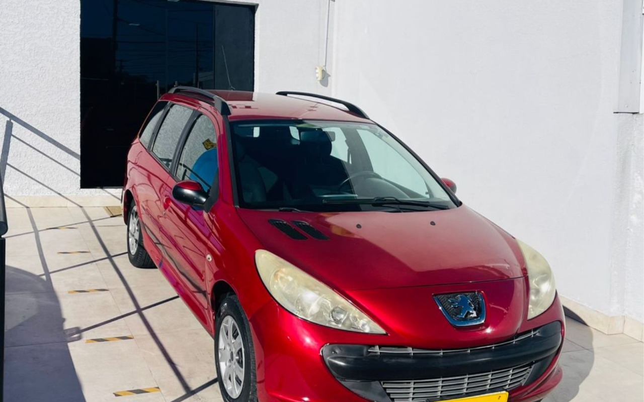 Peugeot 207 SW XR 1.4 Flex 8V 5p 2011 Vermelho — foto 1 de 3