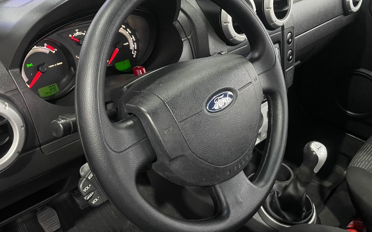 imagem-https://www.socarrao.com.br/sc-vehicle-images-prod/3885911/1789586780376-SU1HXzA0MDYuanBlZw.jpeg