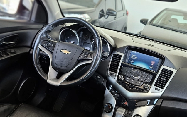 imagem-https://www.socarrao.com.br/sc-vehicle-images-prod/3886223/1789587571133-o2uEnALIhn6lvzz7JLAzowLgXDTeu0oy.jpg