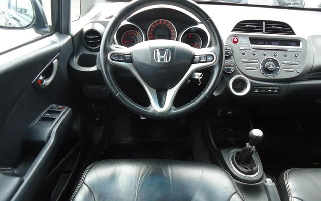imagem-https://www.socarrao.com.br/sc-vehicle-images-prod/3886308/1789672872798-8302157_9_B_68c7ec87d8.jpeg