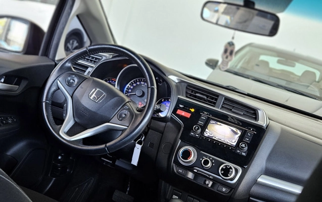 imagem-https://www.socarrao.com.br/sc-vehicle-images-prod/3886478/1789587892890-TexYFWrRoGFM434sYi08uDQEynXNYBlt.jpg