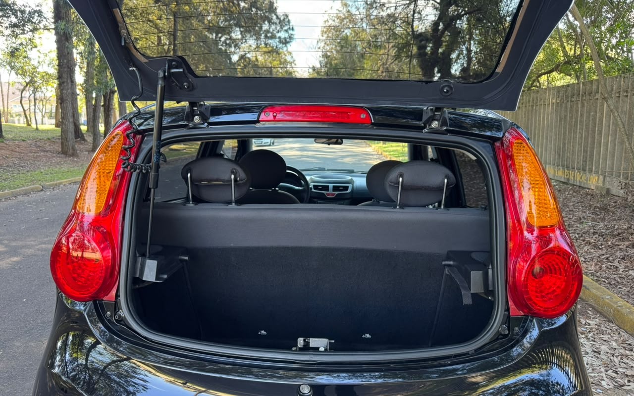 imagem-https://www.socarrao.com.br/sc-vehicle-images-prod/3886718/1789588589230-V2hhdHNBcHAgSW1hZ2UgMjAyNi0wOS0xNiBhdCAxNi4xOC40MS5qcGVn.jpeg