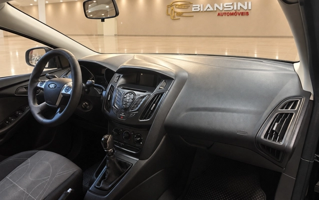 imagem-https://www.socarrao.com.br/sc-vehicle-images-prod/3887289/1789589977786-pz4mO2EoQWTdfCWrAY1BYIbODtSZUZCW.jpg