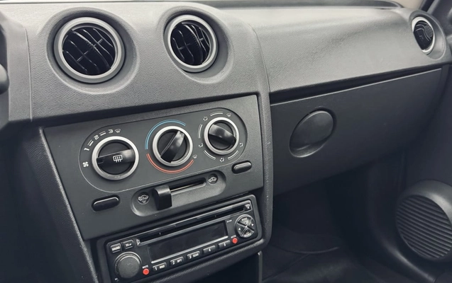 imagem-https://www.socarrao.com.br/sc-vehicle-images-prod/3887326/1789590011476-vehicle_image_1789589876_5f64ddfc2c5a07c2d23f21d1d9a55183.jpeg