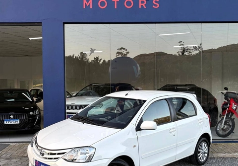 Toyota Etios 2013 Branco — foto 1 de 3