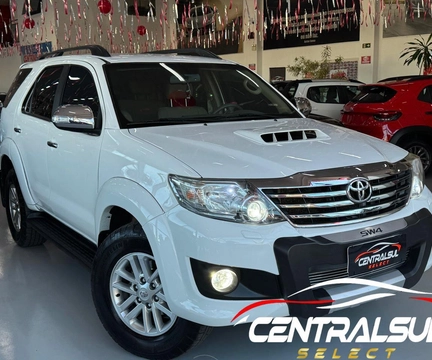 Toyota Hilux 2013 Branco — foto 1 de 3