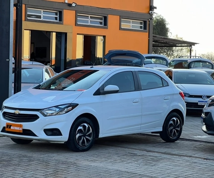 Chevrolet Onix 2017 Branco — foto 1 de 3
