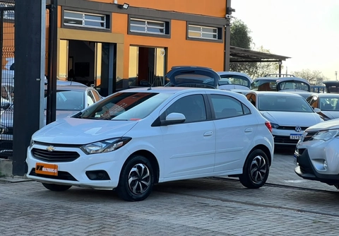 Chevrolet Onix 2017 Branco — foto 1 de 3