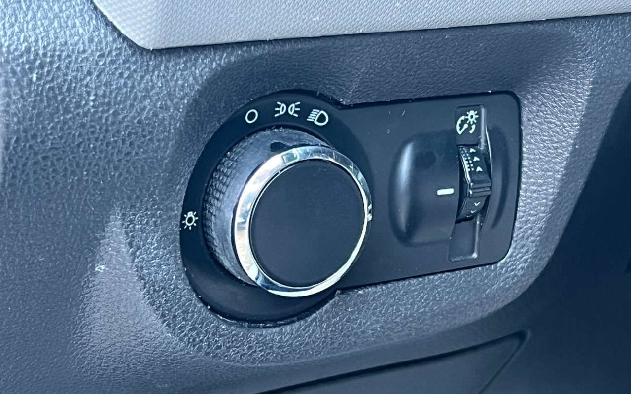 imagem-https://www.socarrao.com.br/sc-vehicle-images-prod/3887722/1789590963643-V2hhdHNBcHAgSW1hZ2UgMjAyNi0wOS0xNiBhdCAxNy4wNC41MCAoNCkuanBlZw.jpeg