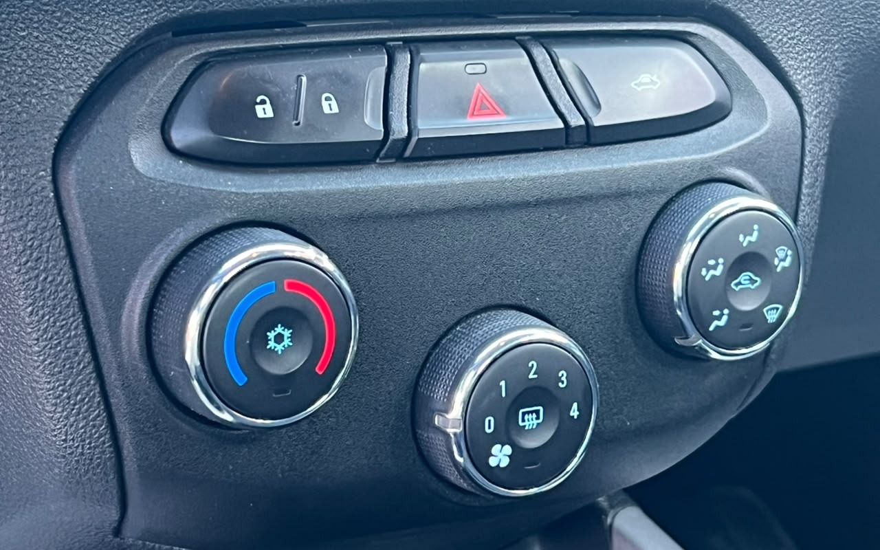 imagem-https://www.socarrao.com.br/sc-vehicle-images-prod/3887722/1789590963751-V2hhdHNBcHAgSW1hZ2UgMjAyNi0wOS0xNiBhdCAxNy4wNC41MCAoMykuanBlZw.jpeg