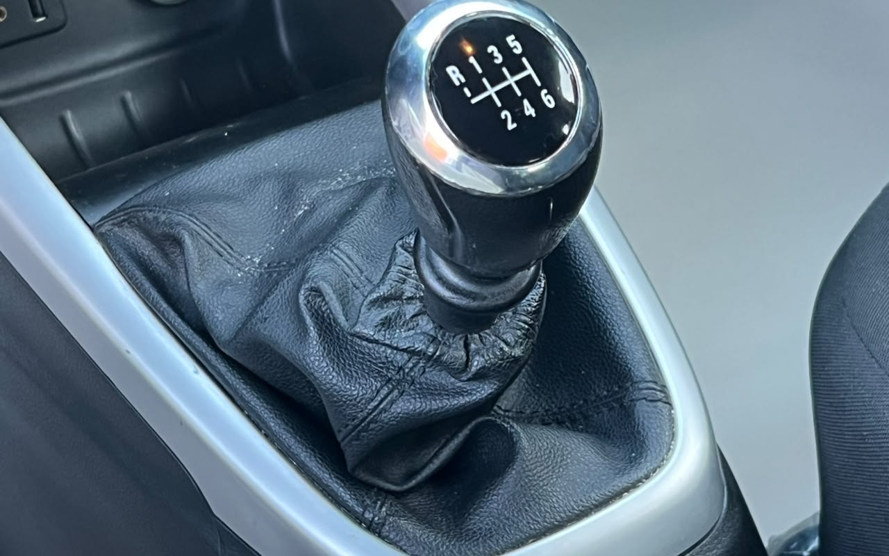 imagem-https://www.socarrao.com.br/sc-vehicle-images-prod/3887722/1789590963968-V2hhdHNBcHAgSW1hZ2UgMjAyNi0wOS0xNiBhdCAxNy4wNC41MCAoMSkuanBlZw.jpeg