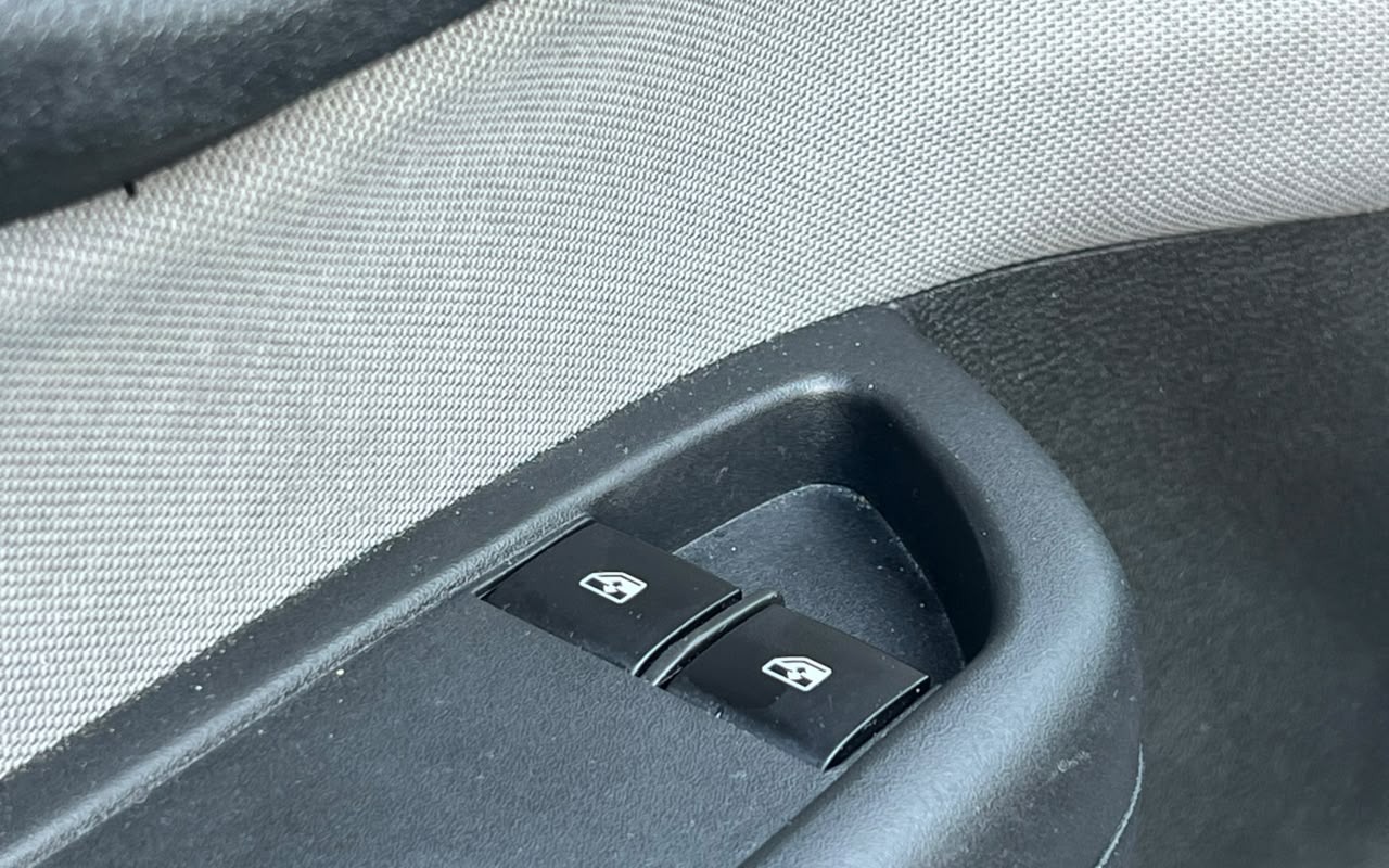 imagem-https://www.socarrao.com.br/sc-vehicle-images-prod/3887722/1789590964070-V2hhdHNBcHAgSW1hZ2UgMjAyNi0wOS0xNiBhdCAxNy4wNC41MSAoMSkuanBlZw.jpeg