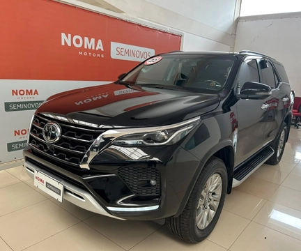 Toyota Hilux SW4 2022 Preto — foto 1 de 3