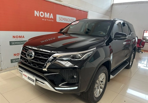 Toyota Hilux SW4 2022 Preto — foto 1 de 3