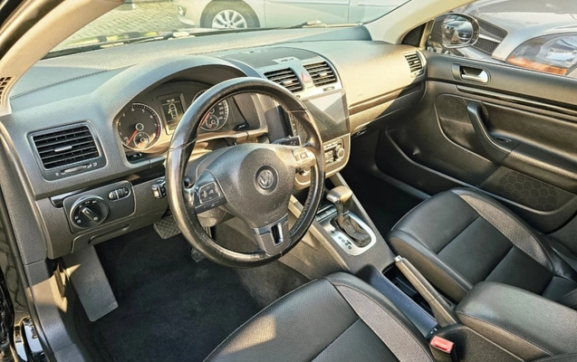 imagem-https://www.socarrao.com.br/sc-vehicle-images-prod/3887778/1789591158163-eFwfv3DtWymWTWwUV3yRoPytlvFlVXSm.jpg