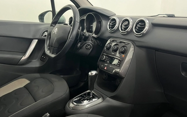 imagem-https://www.socarrao.com.br/sc-vehicle-images-prod/3888053/1789771104325-MZcAyruHBxT9KxkJpf0jzdsnq10XIEYR.jpg