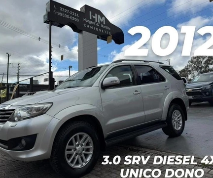 Toyota Hilux SW4 2012 Prata — foto 1 de 3