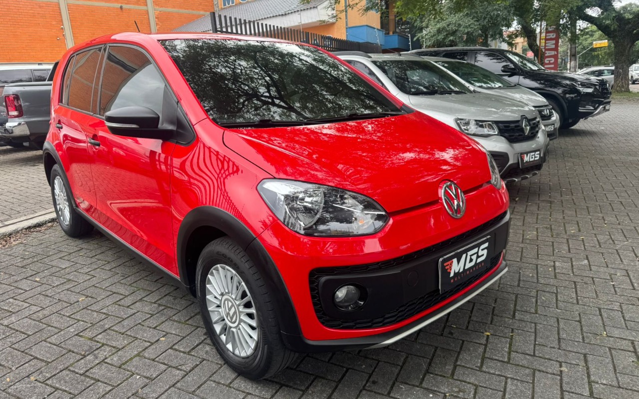 Volkswagen Up! 2017 Vermelho — foto 1 de 3