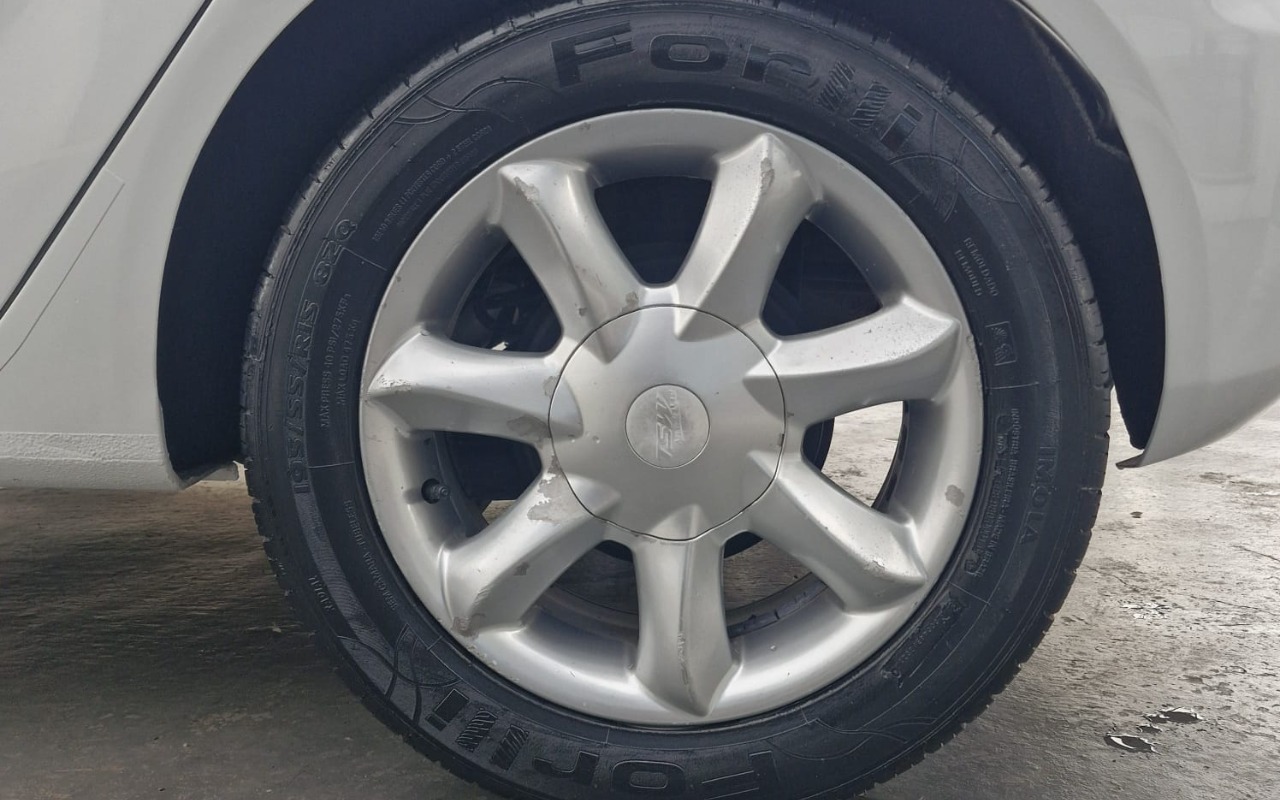 imagem-https://www.socarrao.com.br/sc-vehicle-images-prod/3888486/1789592832281-MjEuanBlZw.jpeg
