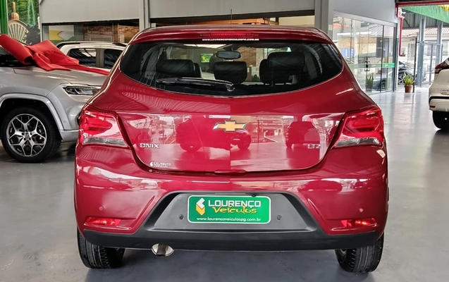 imagem-https://www.socarrao.com.br/sc-vehicle-images-prod/3888700/1789839563215-NVu7WwMaWRJqu88HFkBKkft2CCzzBk3C.jpg