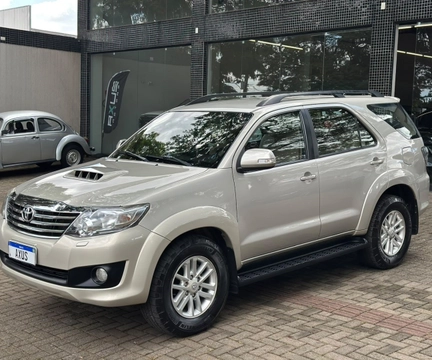 Toyota Hilux SW4 2014 Bege — foto 1 de 3