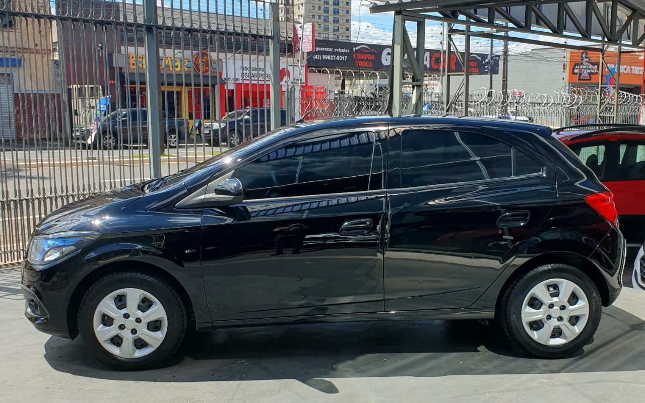 Chevrolet Onix Hatch LT 1.4 8V Flexpower 5P Mec. - foto 2