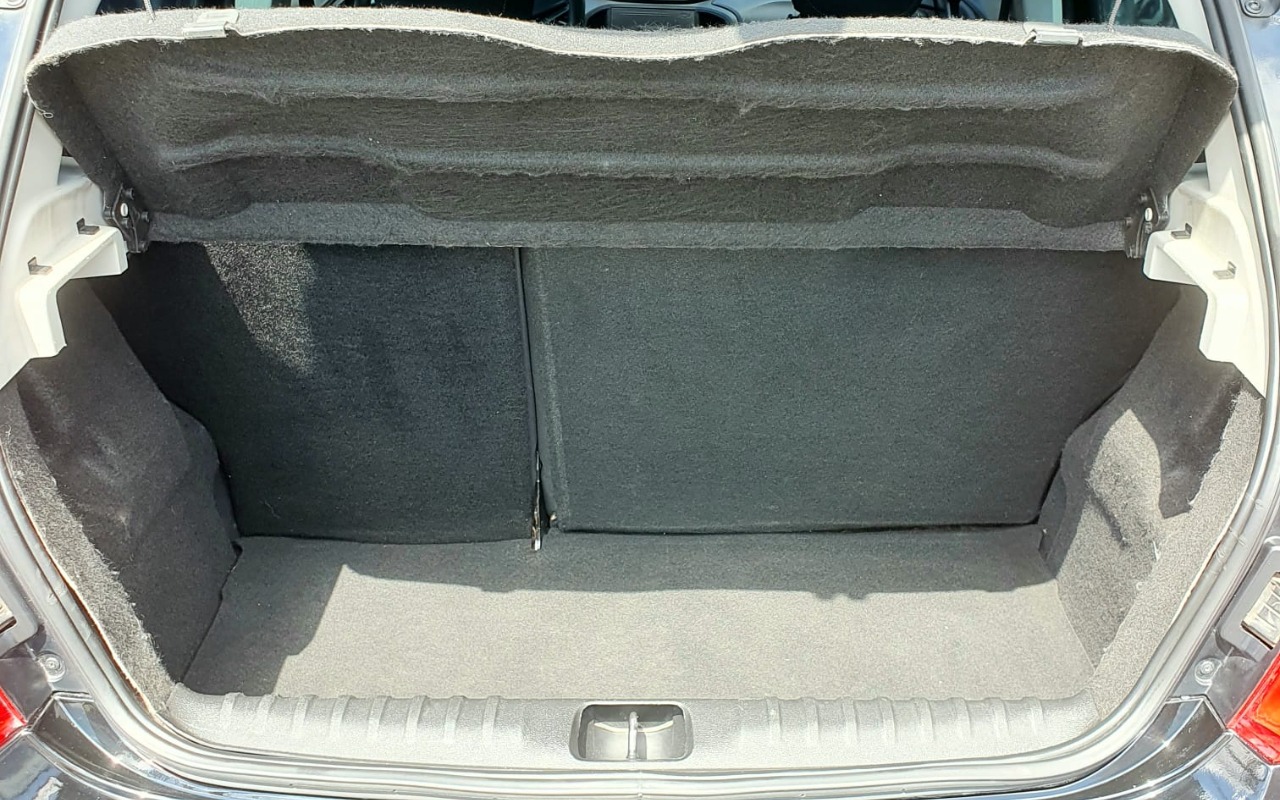 imagem-https://www.socarrao.com.br/sc-vehicle-images-prod/3888933/1789594112081-V2hhdHNBcHAgSW1hZ2UgMjAyNi0wOS0xNiBhdCAxNy4xNi4yNi5qcGVn.jpeg