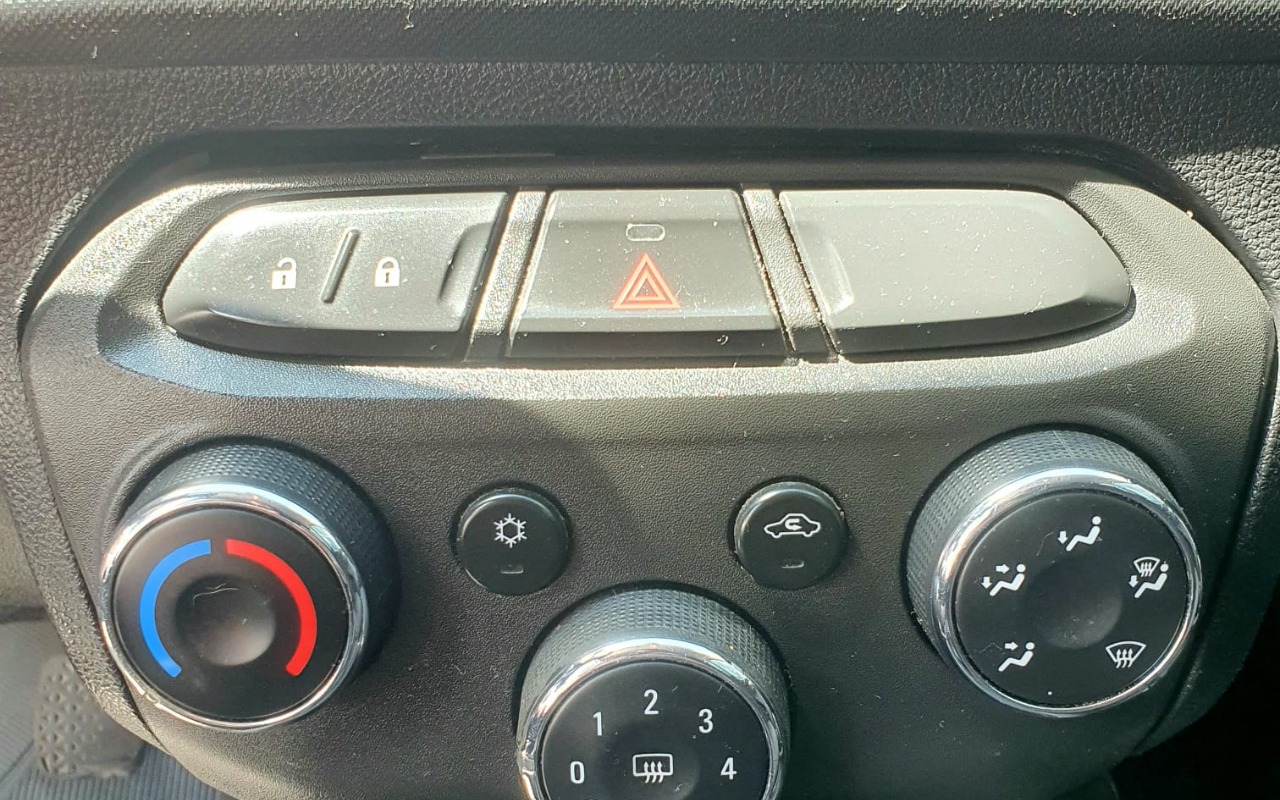 imagem-https://www.socarrao.com.br/sc-vehicle-images-prod/3888933/1789594113016-V2hhdHNBcHAgSW1hZ2UgMjAyNi0wOS0xNiBhdCAxNy4xNi4xNiAoMSkuanBlZw.jpeg