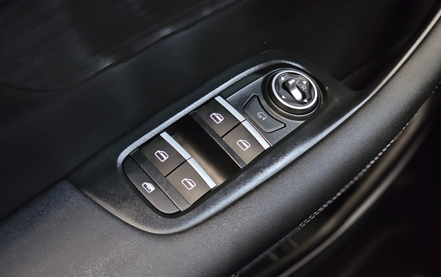 imagem-https://www.socarrao.com.br/sc-vehicle-images-prod/3889708/1789595635130-1_050840.jpg