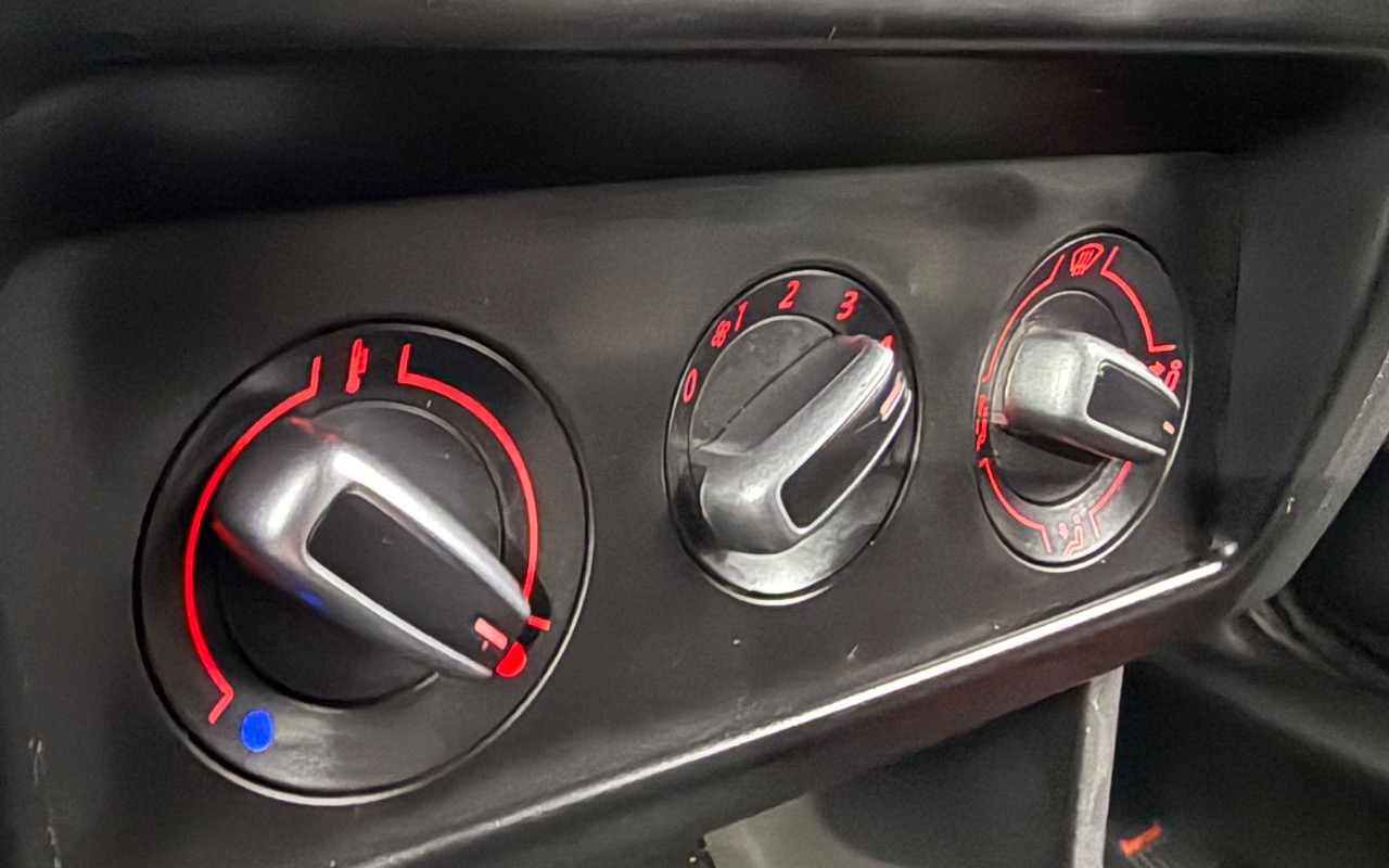 imagem-https://www.socarrao.com.br/sc-vehicle-images-prod/3890433/1789596906632-SU1HXzAyNDMuanBlZw.jpeg
