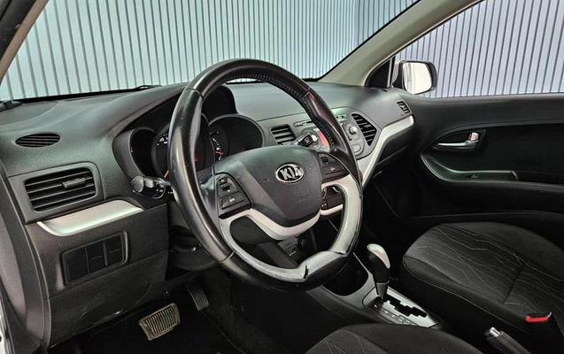 imagem-https://www.socarrao.com.br/sc-vehicle-images-prod/3890880/1789597905690-8478172_13_B_a2d7c043ce.jpeg