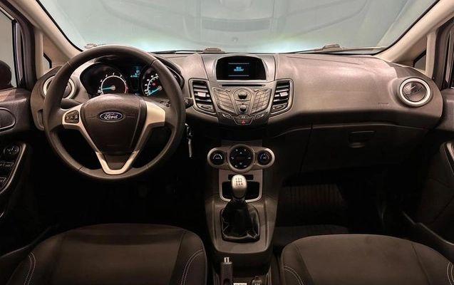 imagem-https://www.socarrao.com.br/sc-vehicle-images-prod/3892025/1790186444650-8408957_14_B_52337d00e8.jpeg