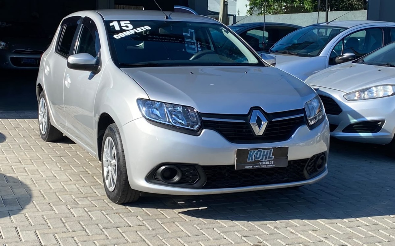 Renault Sandero 2015 Prata — foto 1 de 3