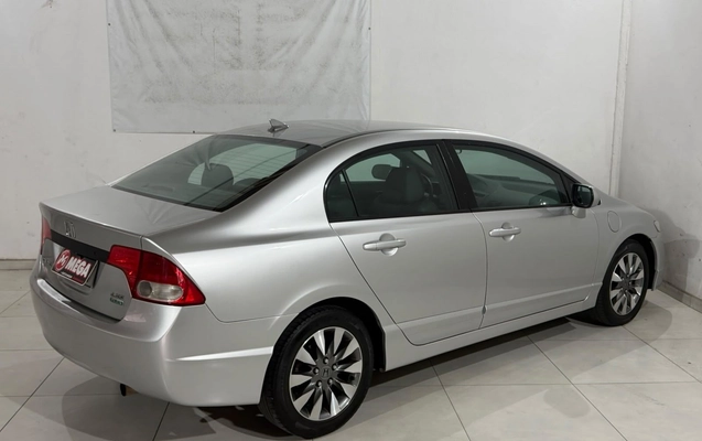 imagem-https://www.socarrao.com.br/sc-vehicle-images-prod/3905946/1789649313835-822d81246f384ce5895d43d3fd225ea3_1789649264579.jpg
