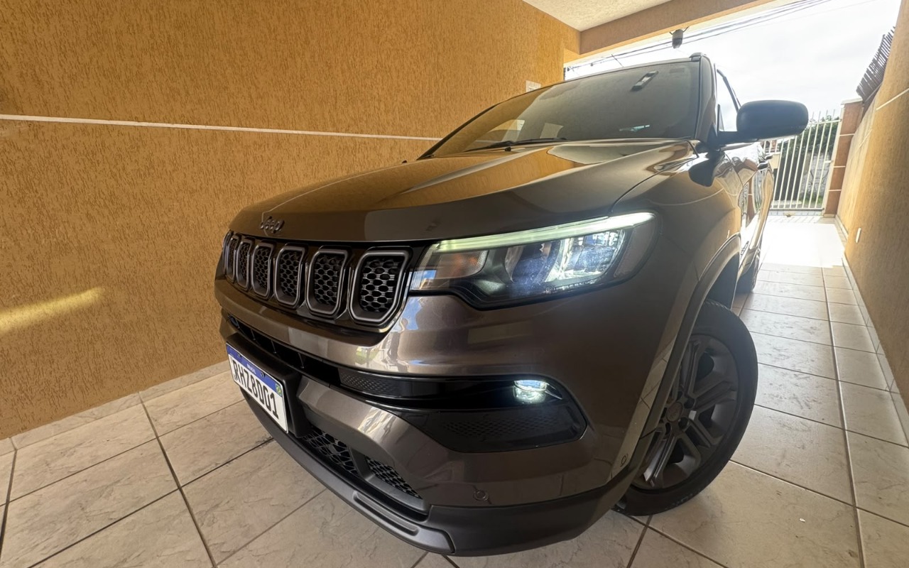 Jeep Compass 2022 Cinza — foto 1 de 3