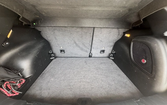 imagem-https://www.socarrao.com.br/sc-vehicle-images-prod/3906224/1789649413205-Y2M2OTJiNzItNTRiMi00NjZmLWI0M2ItODg2MGE1Nzk3OGZjLmpwZw.jpg