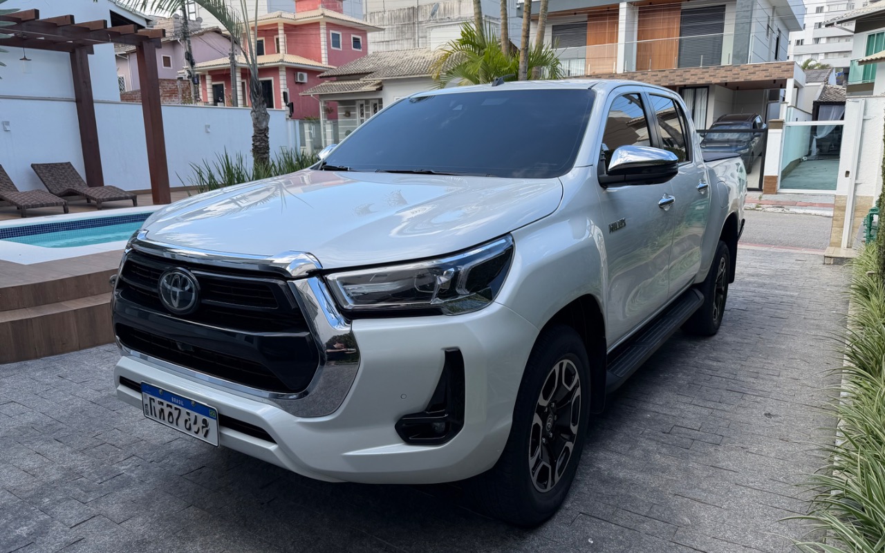 Toyota Hilux 2023 Branco — foto 1 de 3