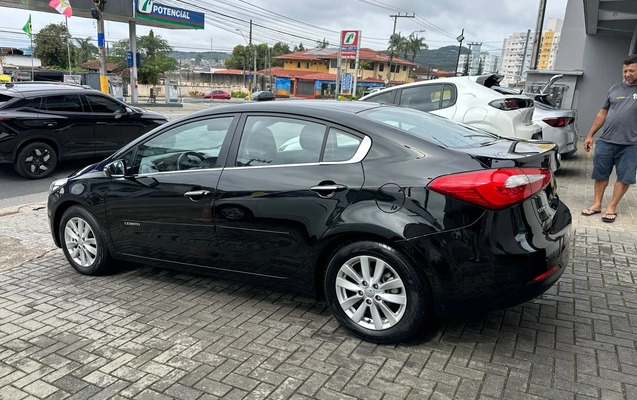 imagem-https://www.socarrao.com.br/sc-vehicle-images-prod/3906332/1789648920736-d065fb84-1e66-4449-a6a9-7f7d8150b95e.jpeg